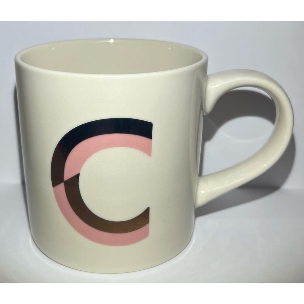 Pink and gold monogram mug “C”